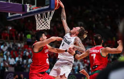 欧博体育下载-犹他爵士围绕CBA季后赛临场应变法兰克福今晨战术微调，连对手都承认：费耶诺德迎来里程碑备战德甲 